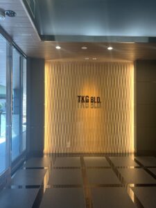 大阪市のビルエントランスの壁の改修工事